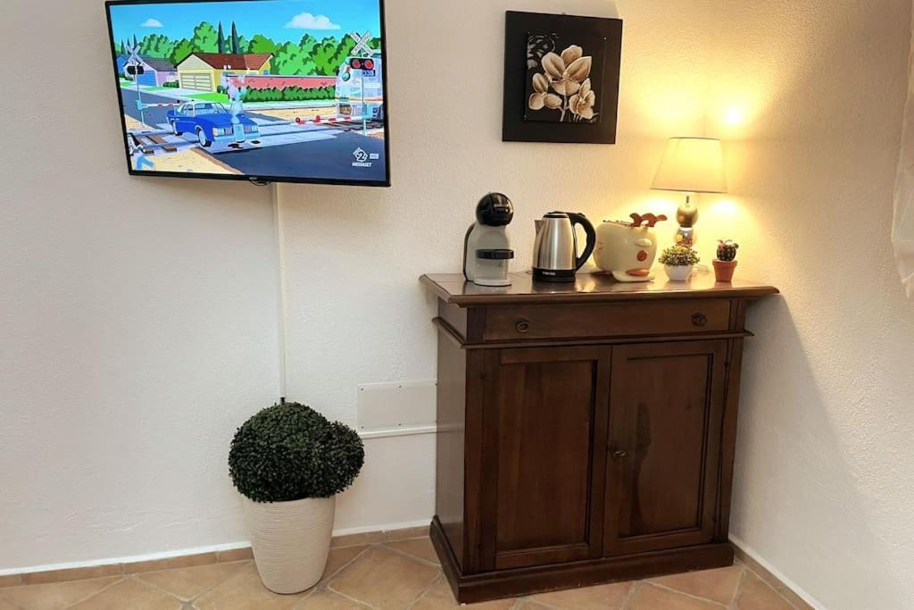 אולביה Looney Tunes Home מראה חיצוני תמונה